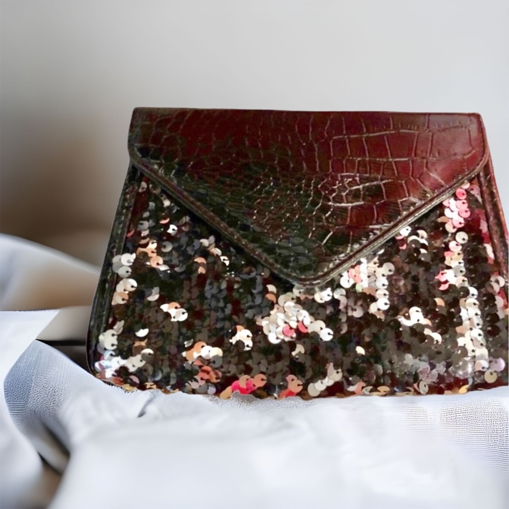 Twentyone sequin clutch